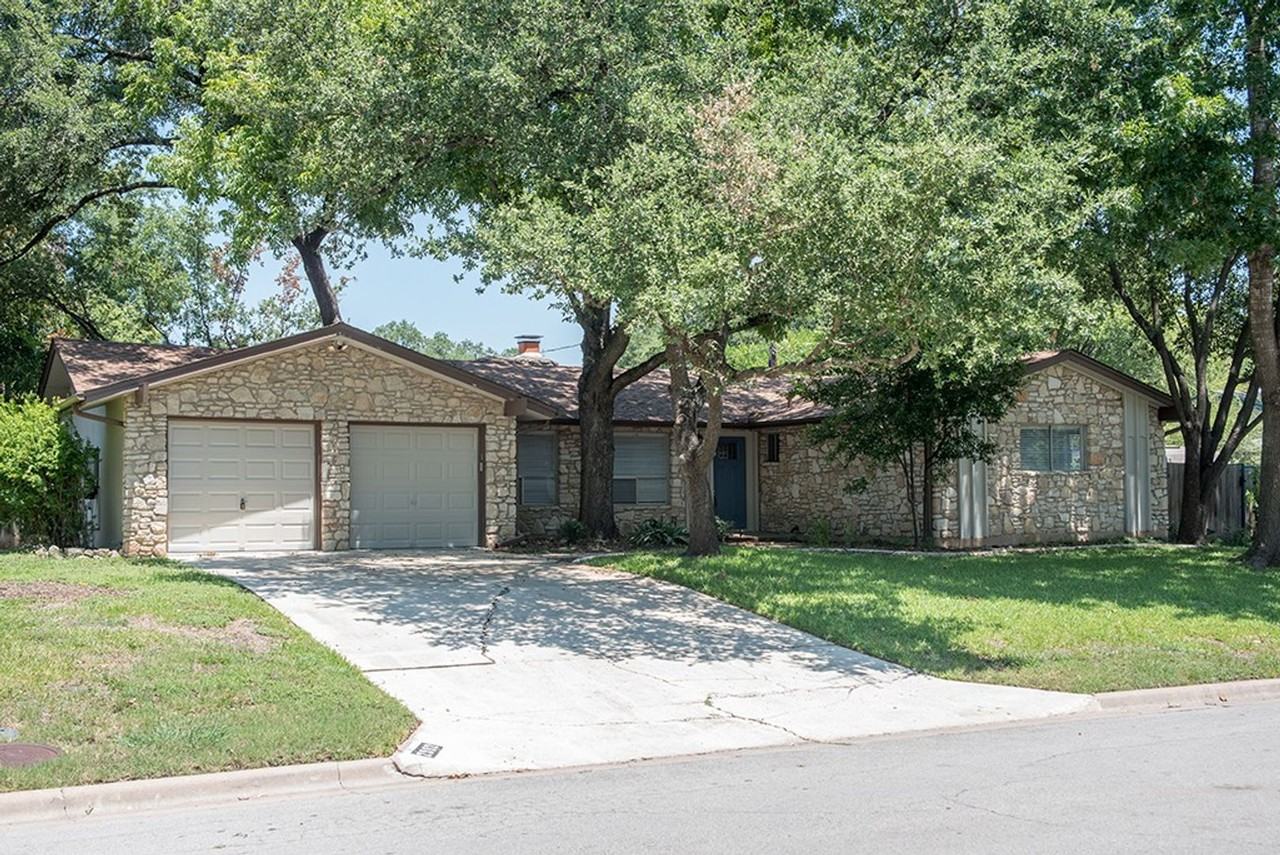 2902 Silverleaf Dr - Photo 2 of 31