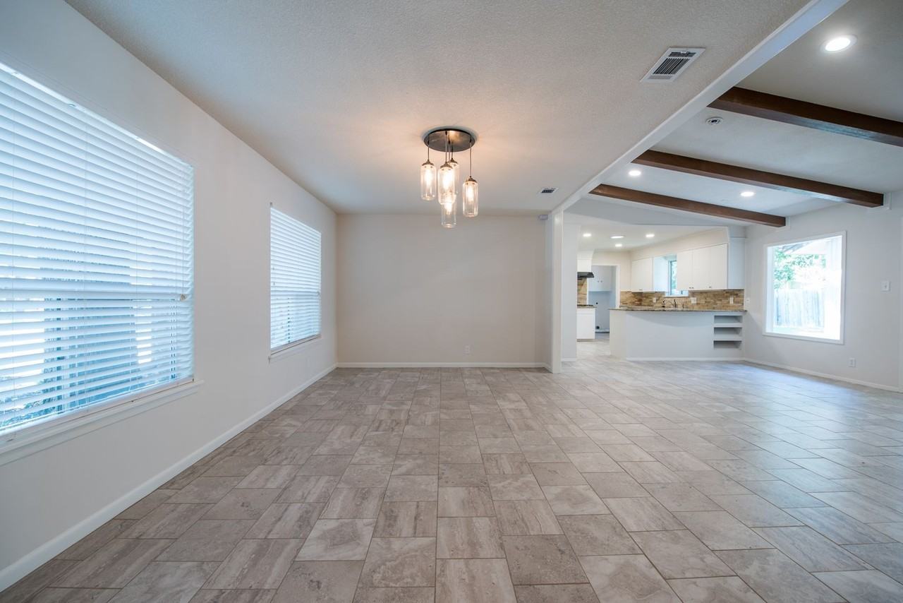 2902 Silverleaf Dr - Photo 5 of 31