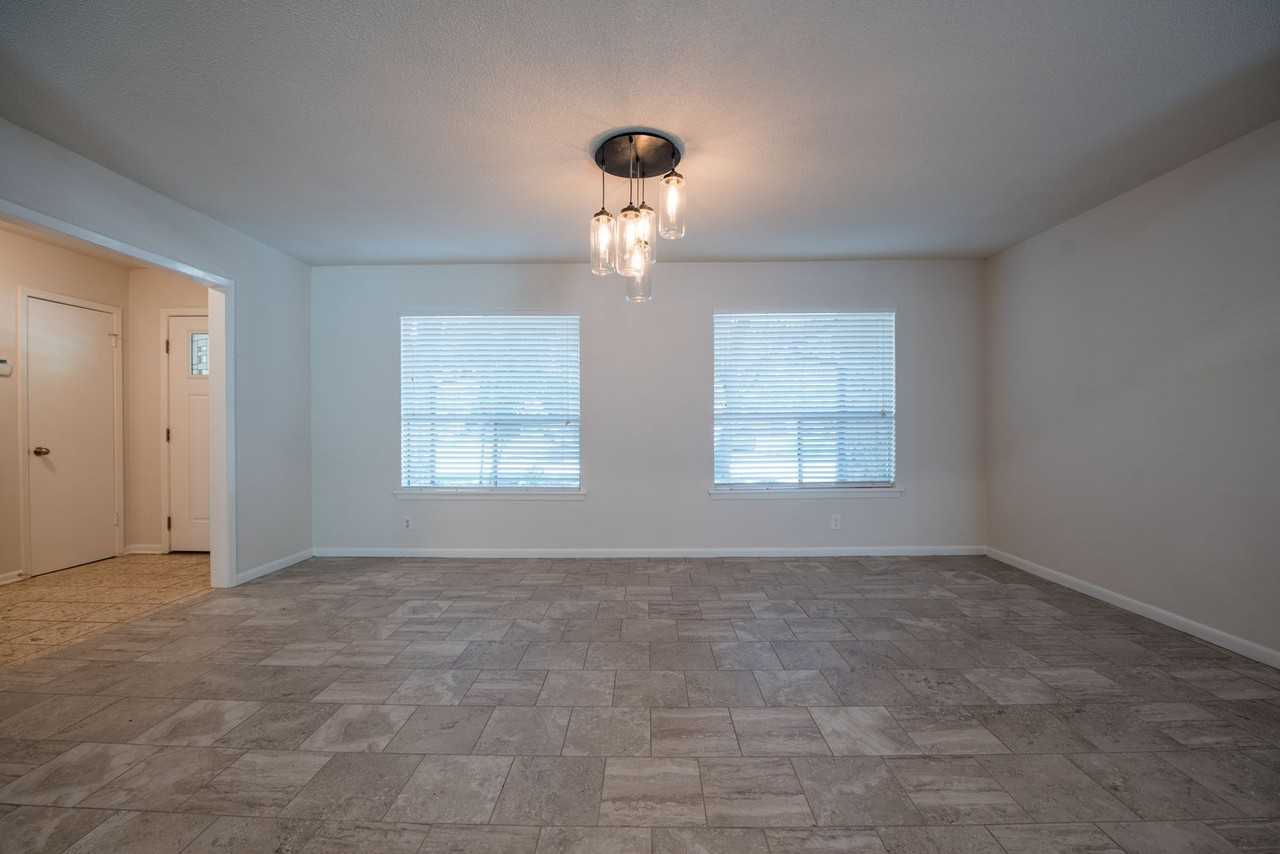 2902 Silverleaf Dr - Photo 6 of 31