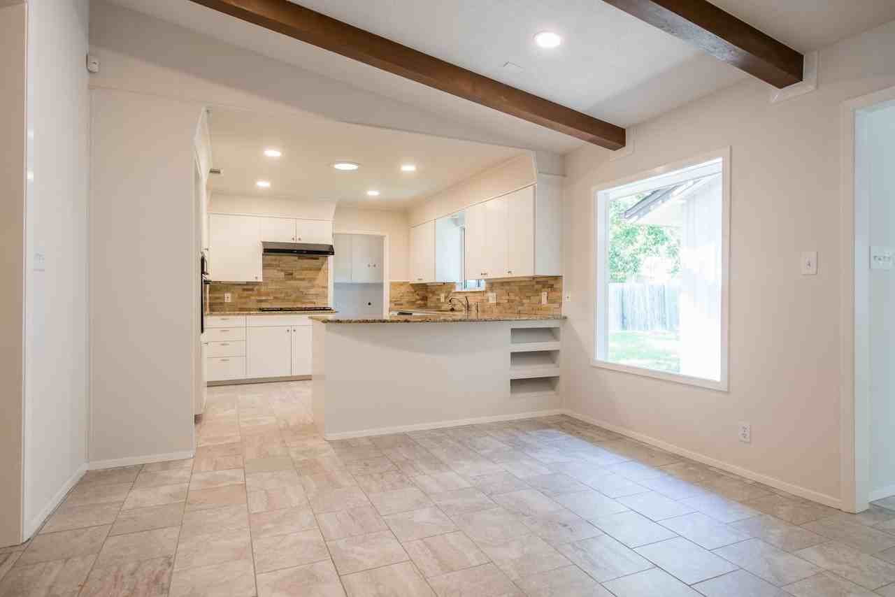2902 Silverleaf Dr - Photo 7 of 31