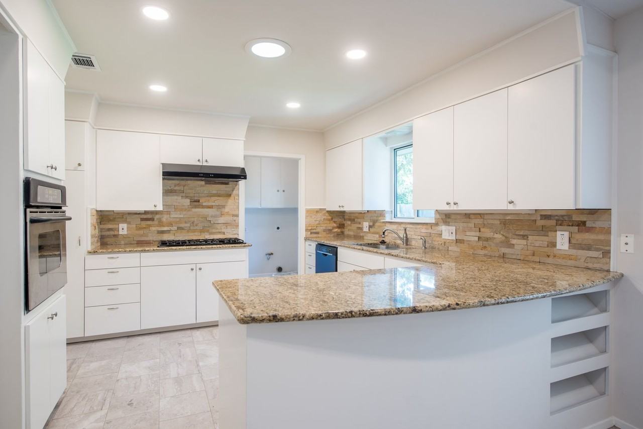 2902 Silverleaf Dr - Photo 7 of 30