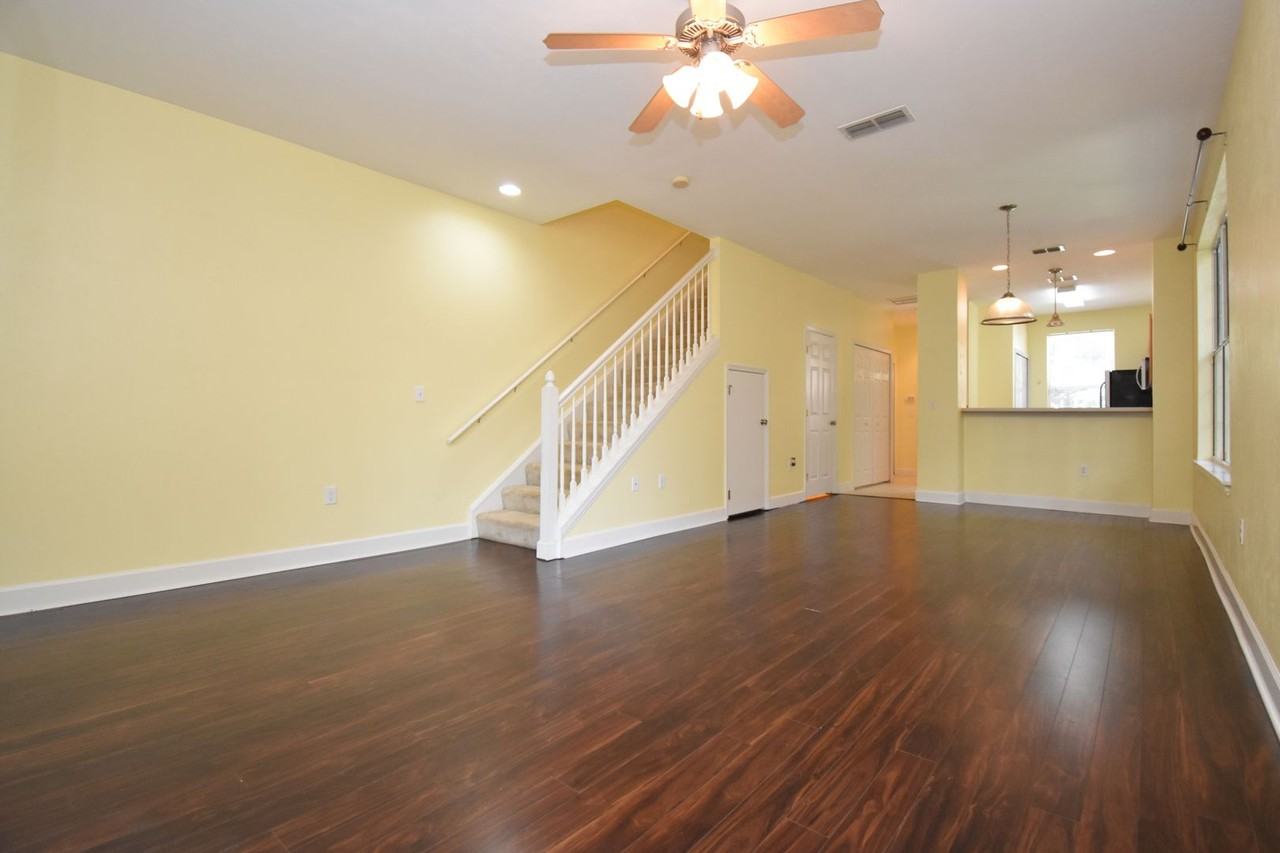 941 Nw 21st Ave - Photo 3 of 15