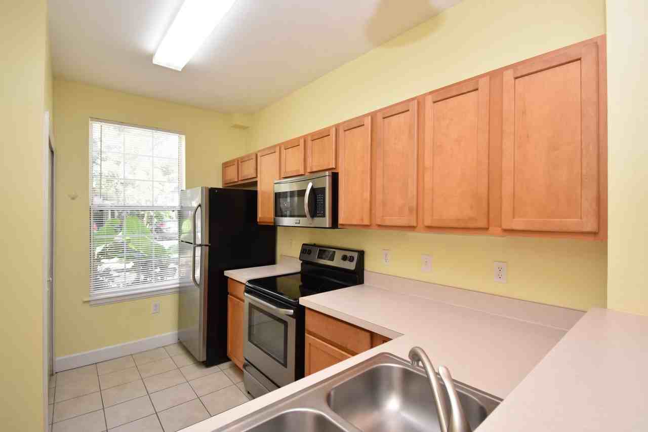 941 Nw 21st Ave - Photo 4 of 15