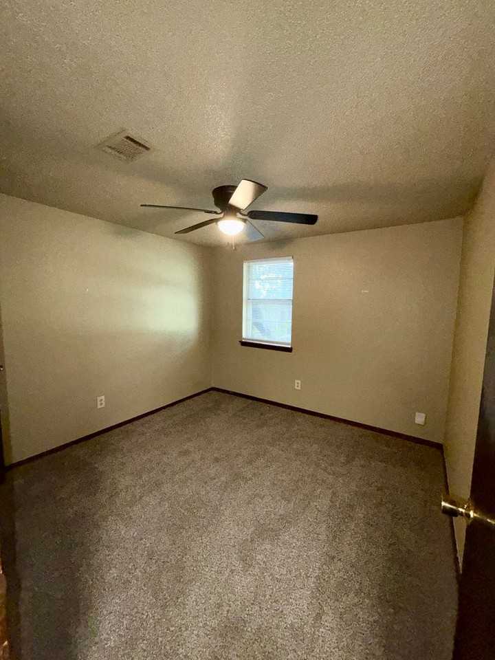 2913 Sw 82nd St - Photo 5 of 6