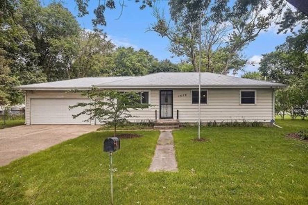 1679 Rosedale Ave - Photo 3 of 23