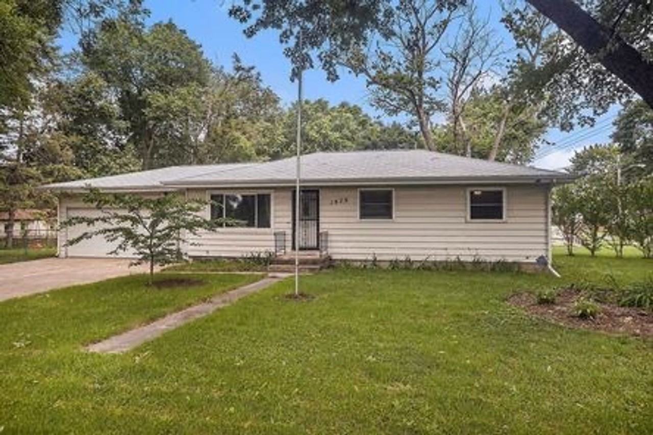 1679 Rosedale Ave - Photo 4 of 23