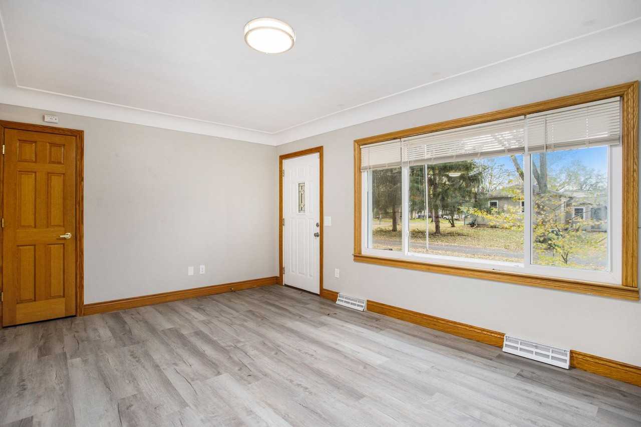 1679 Rosedale Ave - Photo 7 of 23