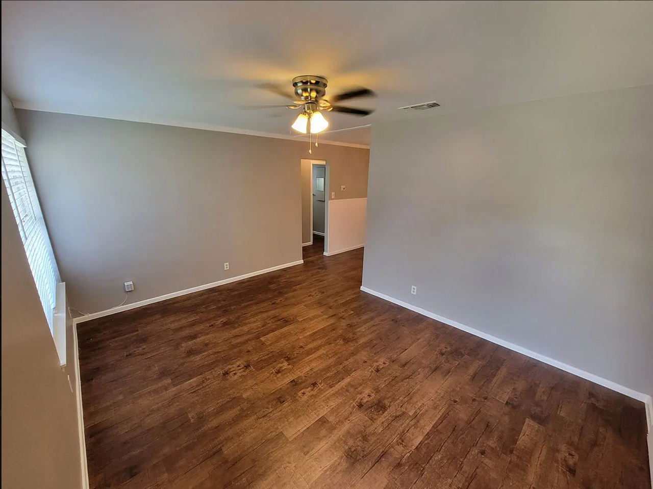 2447 Hiawatha St - Photo 4 of 23