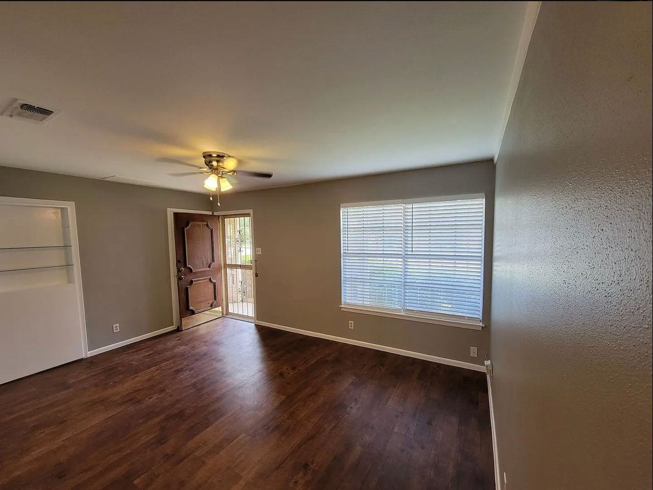 2447 Hiawatha St - Photo 5 of 23