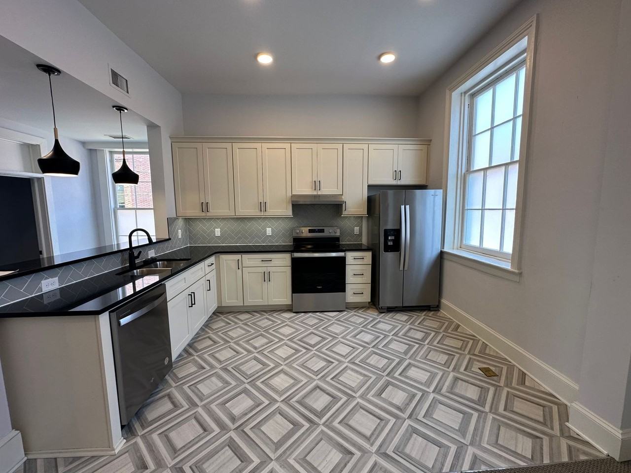 202 Hanover St #2D - Photo 3 of 8