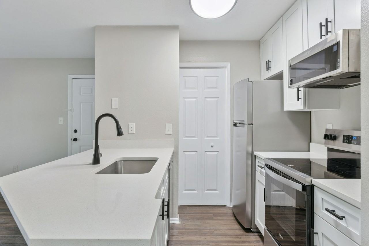 236 Afton Sq #104 - Photo 5 of 20