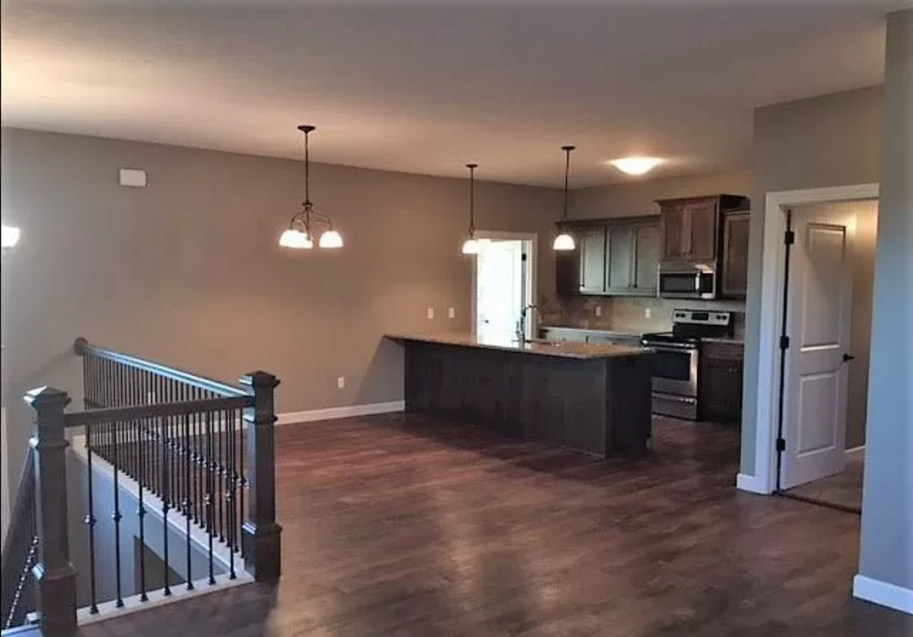 4423 Se Gemstone Ln - Photo 2 of 9
