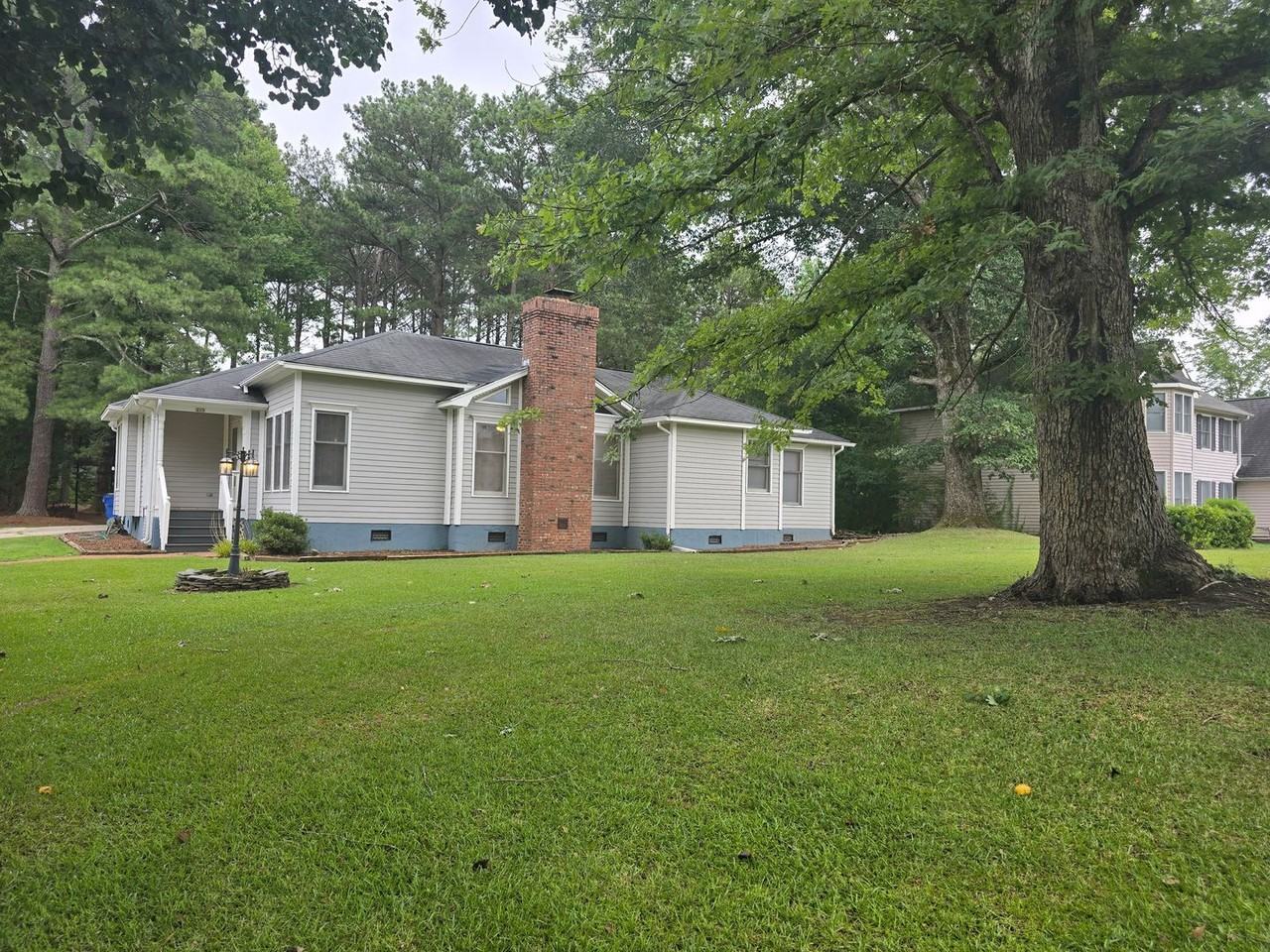 215 Mill Pond Rd - Photo 2 of 28