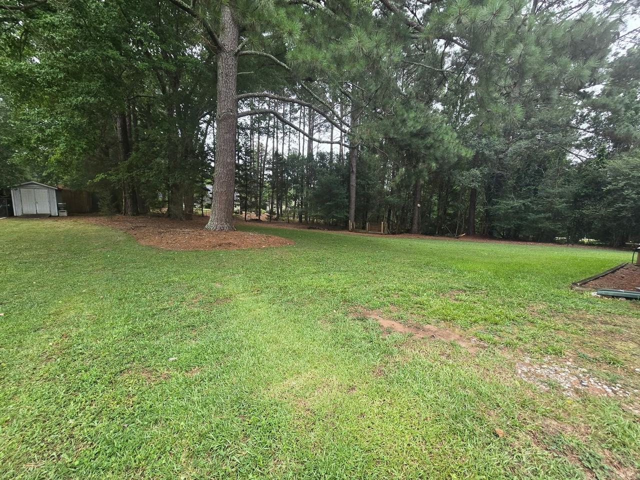 215 Mill Pond Rd - Photo 5 of 28