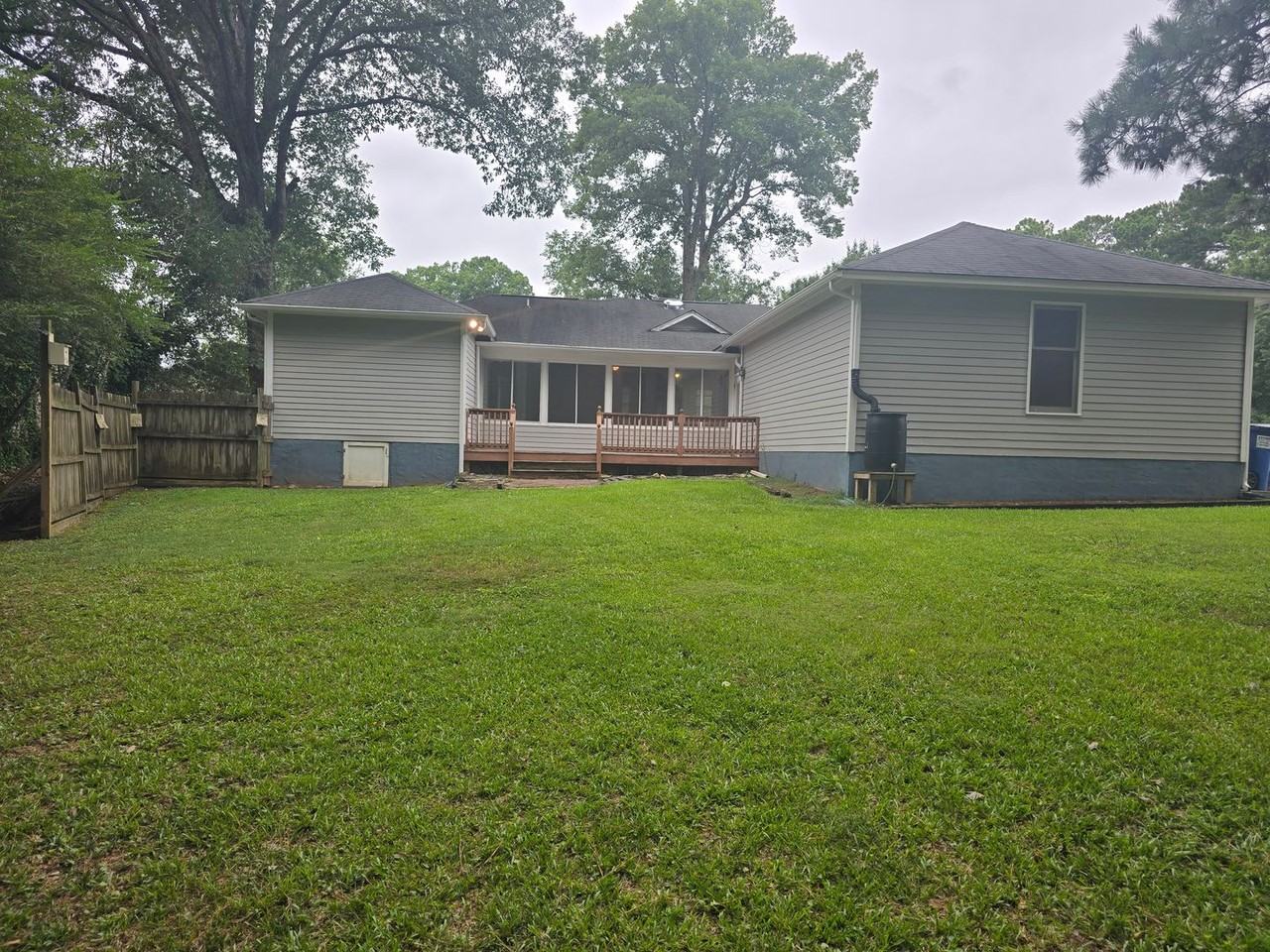 215 Mill Pond Rd - Photo 6 of 28