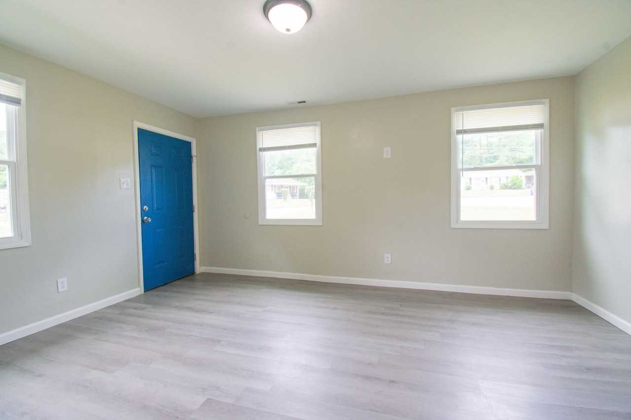 1401 Thelbert Dr - Photo 3 of 14