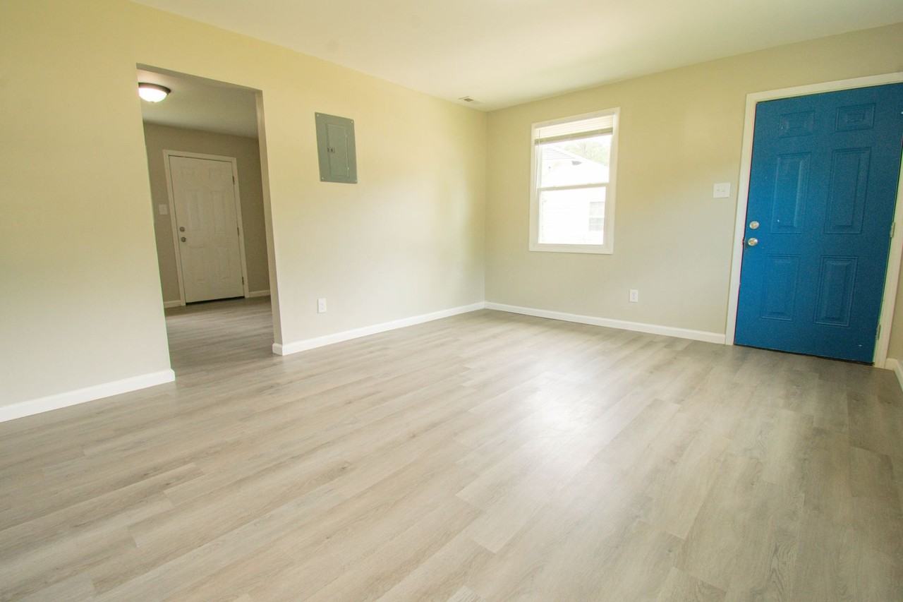 1401 Thelbert Dr - Photo 4 of 14