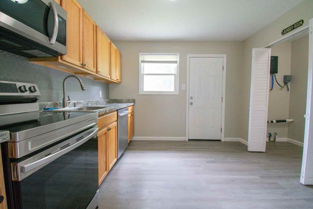 1401 Thelbert Dr - Photo 5 of 14