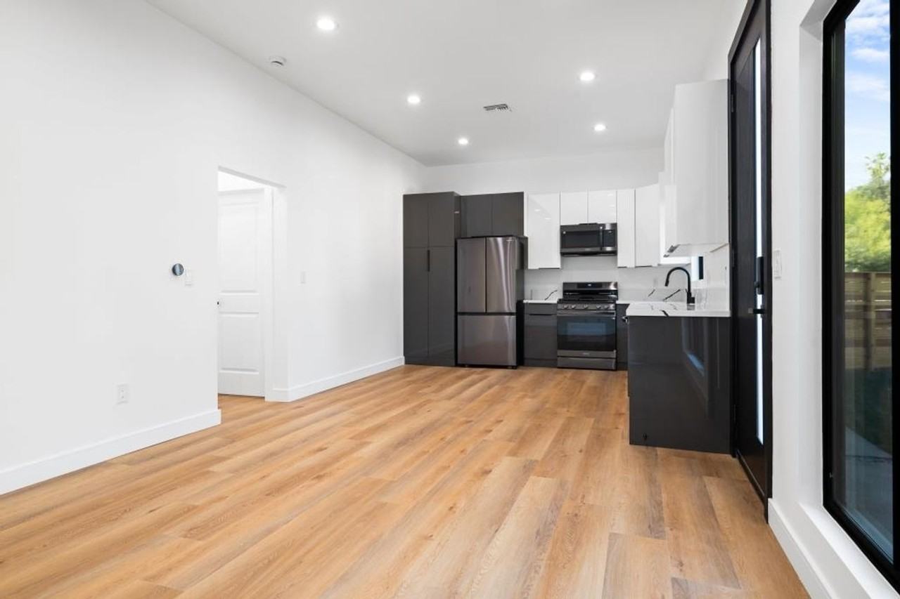 6443 Oakdale Ave - Photo 6 of 20