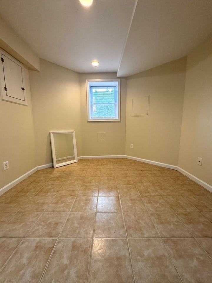 628 5th St Ne #B - Photo 4 of 10