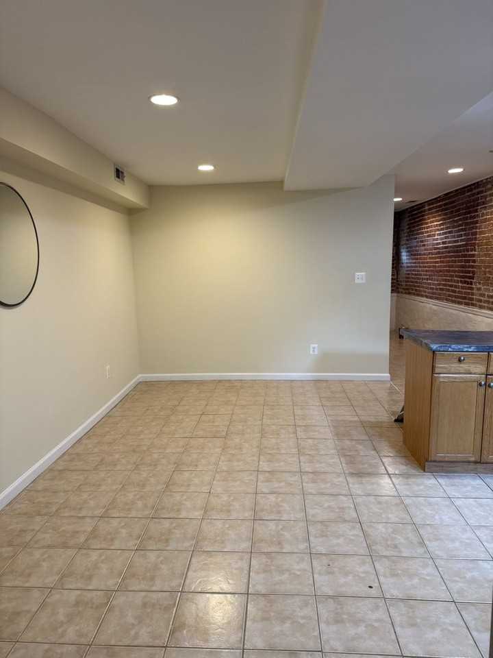 628 5th St Ne #B - Photo 7 of 10