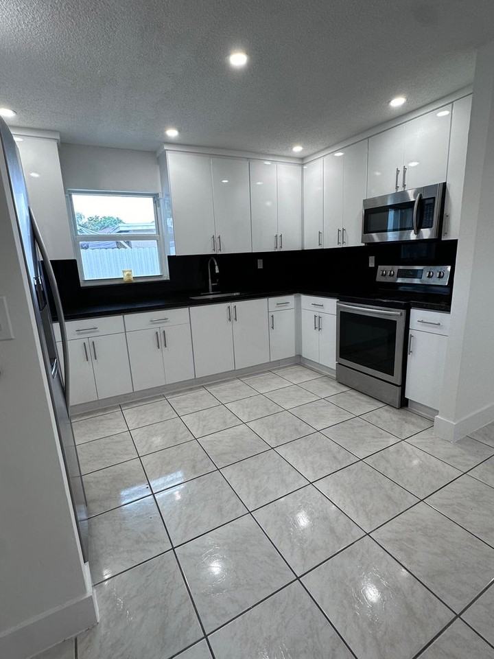 1866 Nw 27th St - Photo 2 of 12