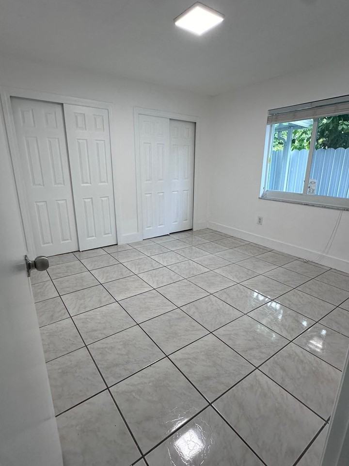 1866 Nw 27th St - Photo 4 of 12