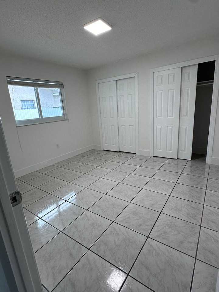 1866 Nw 27th St - Photo 5 of 12