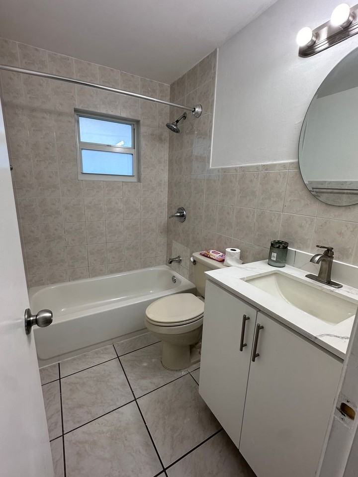 1866 Nw 27th St - Photo 6 of 12