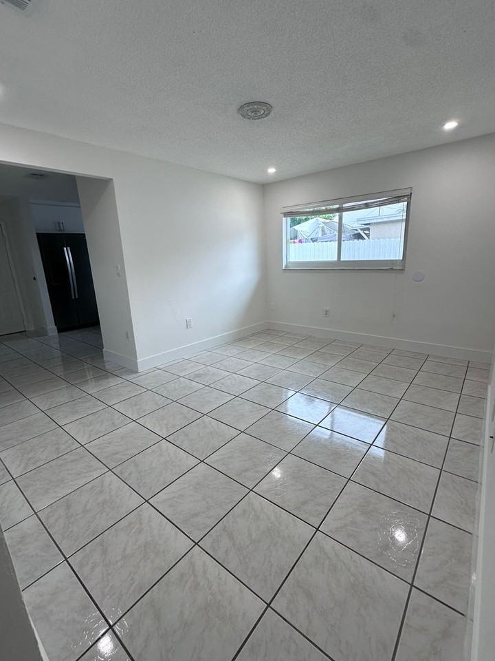 1866 Nw 27th St - Photo 7 of 12
