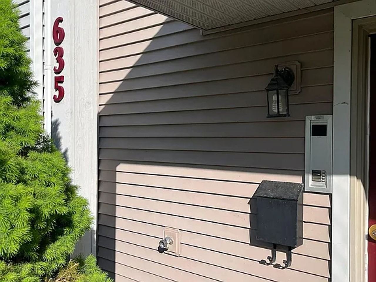 635 E Dayton St - Photo 2 of 27
