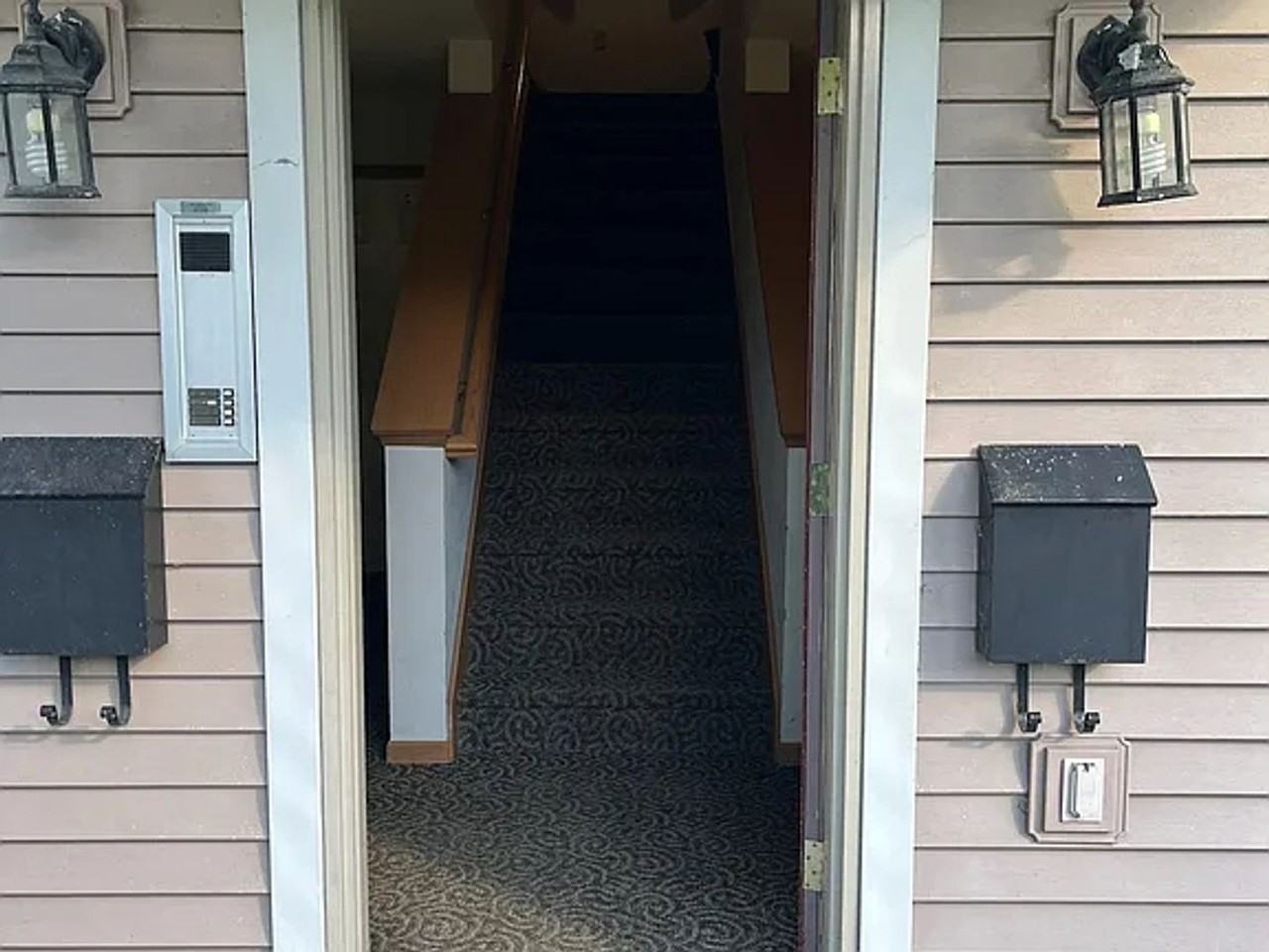 635 E Dayton St - Photo 3 of 27