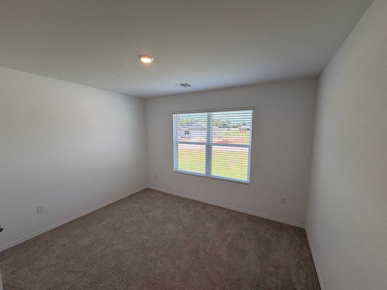 4323 4323 S Blackberry St - Photo 4 of 29