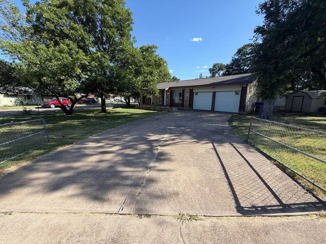 2812 Live Oak Dr - Photo 2 of 3