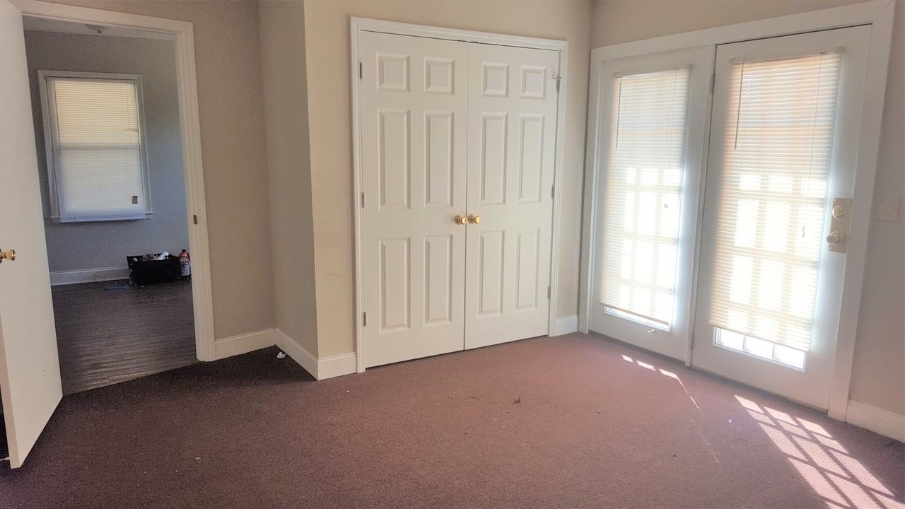 514 Georgia Ave - Photo 6 of 9