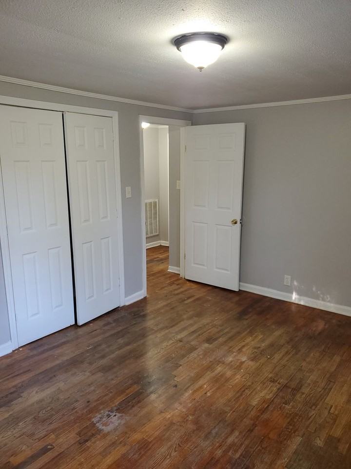 507 Poplar St - Photo 5 of 8