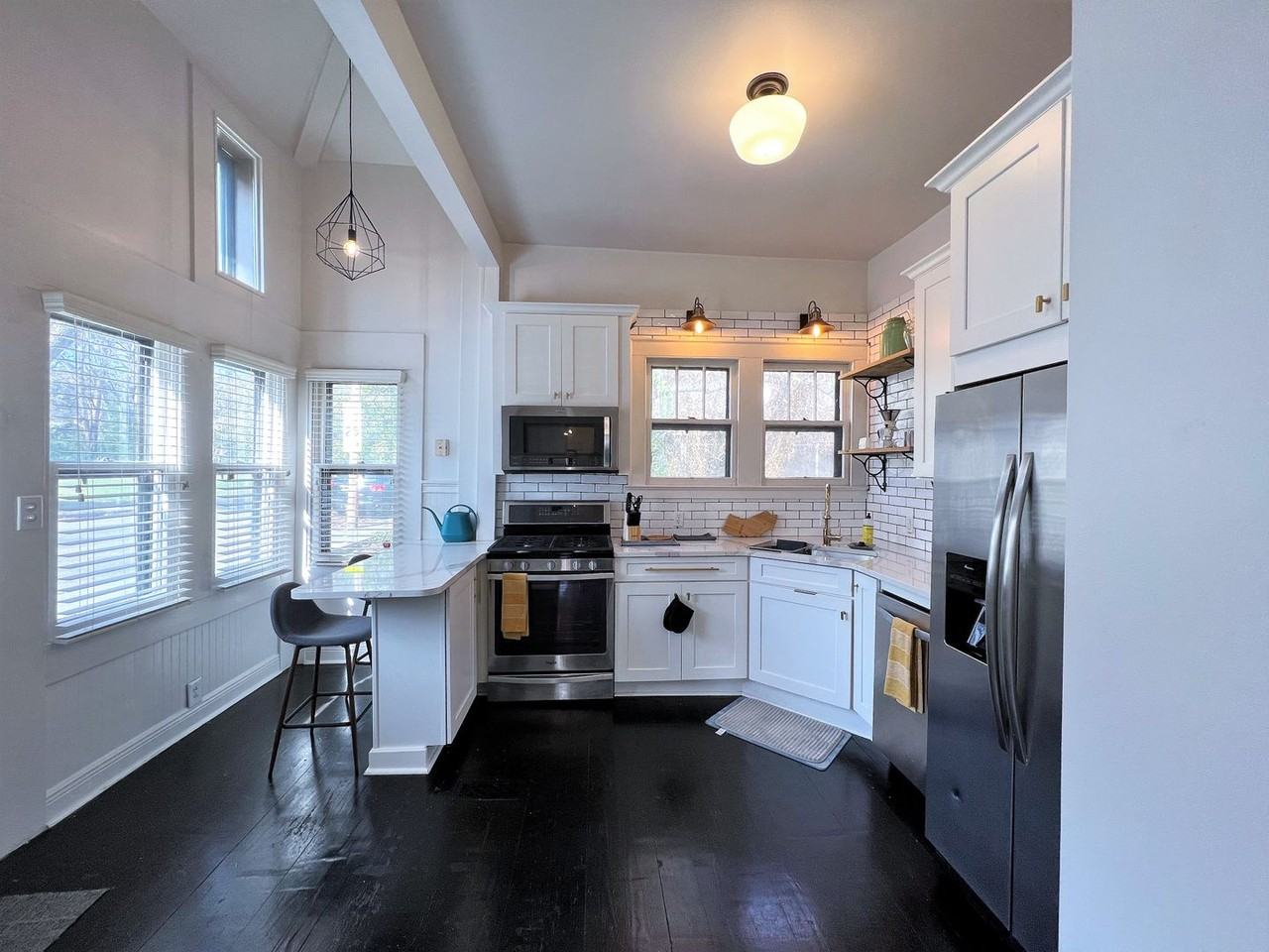 601 Gill Ave - Photo 6 of 16
