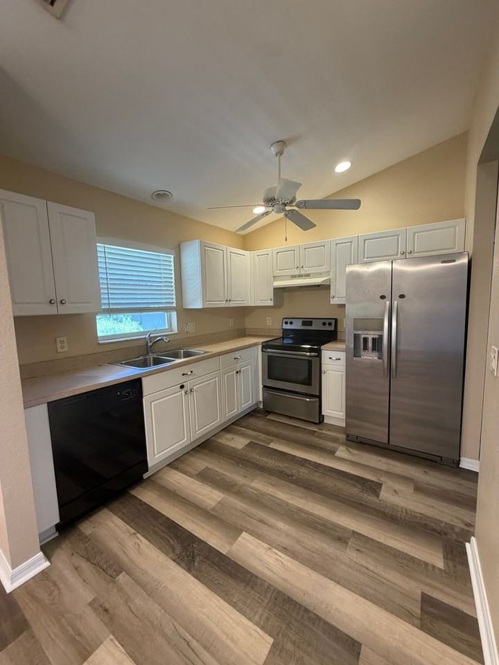1137 Nw Juanita Pl - Photo 4 of 9