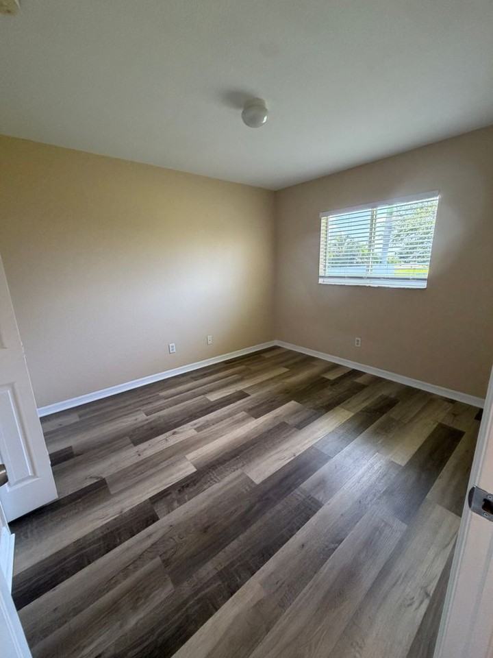 1137 Nw Juanita Pl - Photo 6 of 9