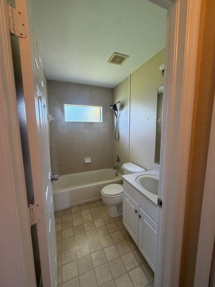 1137 Nw Juanita Pl - Photo 7 of 9