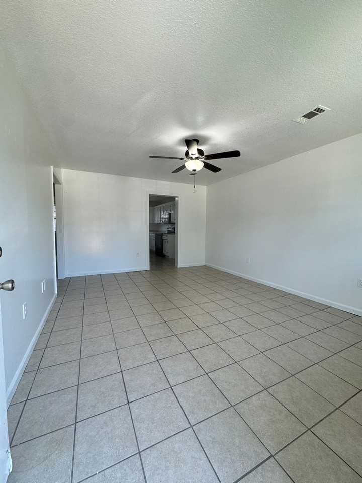 617 Patterson St #C - Photo 3 of 11