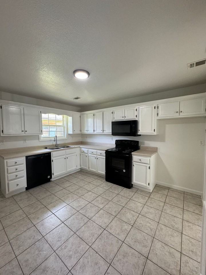 617 Patterson St #C - Photo 6 of 11