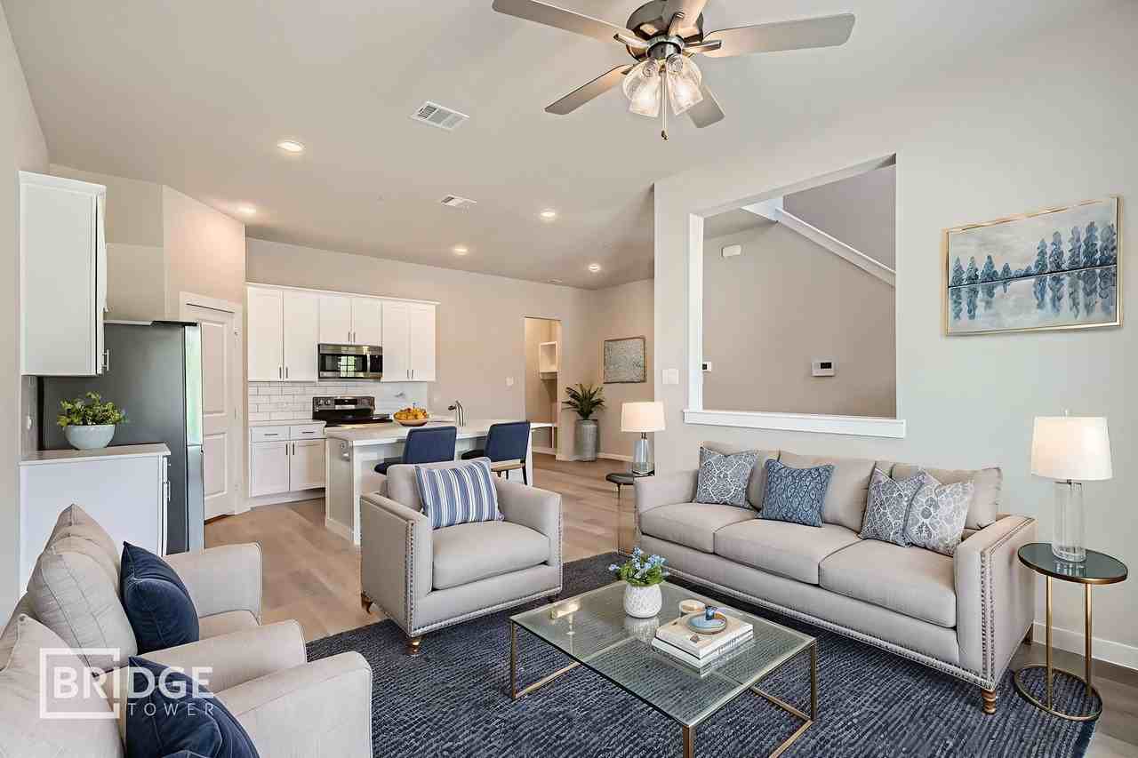 908 Hudson Way - Photo 2 of 7