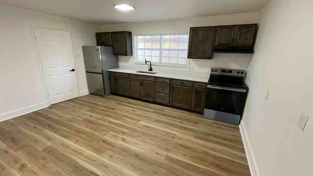 310 W 20th St - Photo 3 of 11