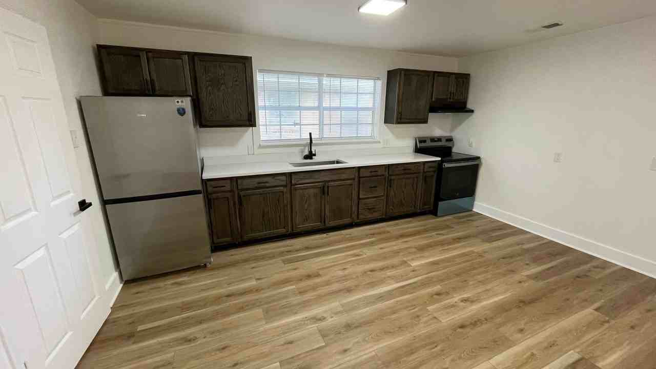 310 W 20th St - Photo 4 of 11