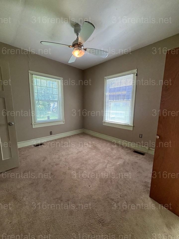 1014 W 2nd Ave - Photo 4 of 10