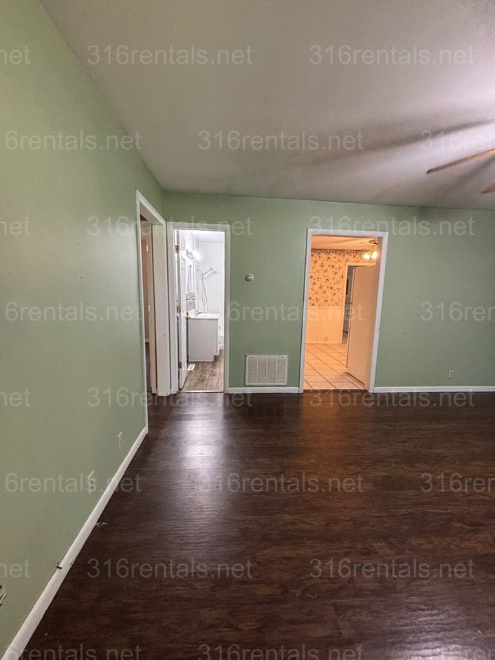 418 State St - Photo 2 of 10