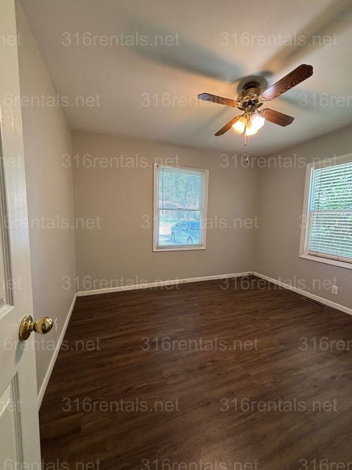 418 State St - Photo 3 of 10