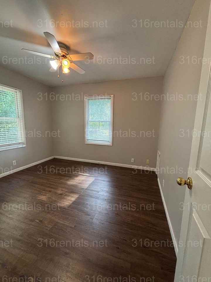 418 State St - Photo 4 of 10