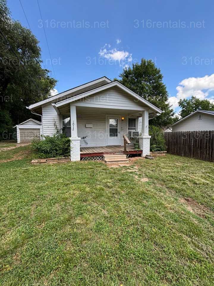 1012 W Ash Ave - Photo 2 of 16